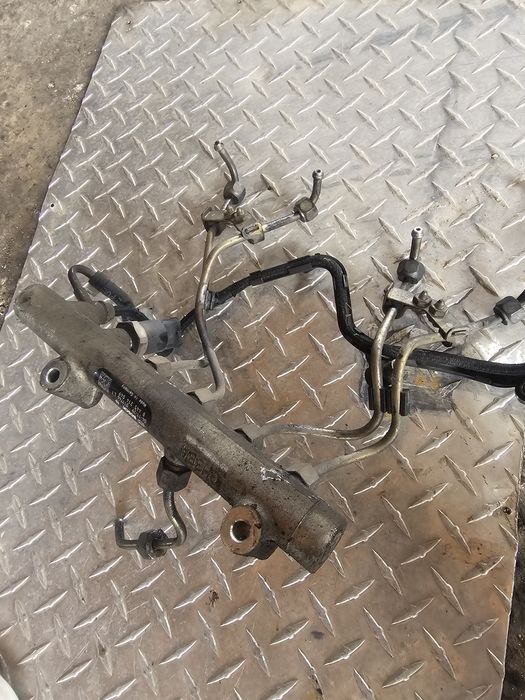 Rampa injectoare Opel Astra H Z17DTH 2005 0445214049