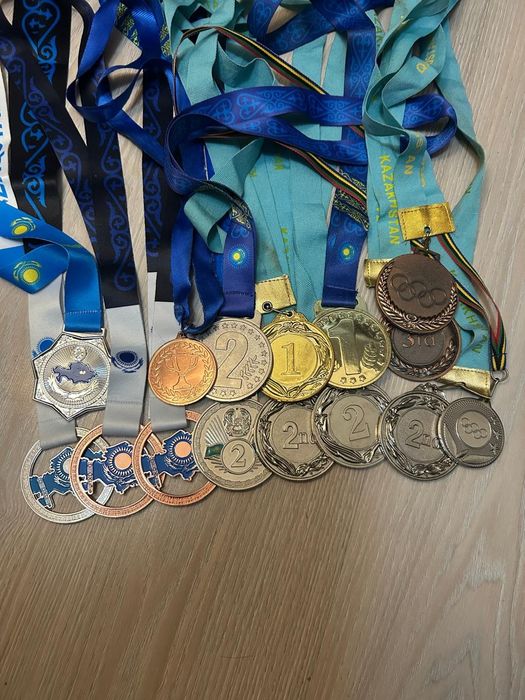 Медали (золото, серебро, бронза)