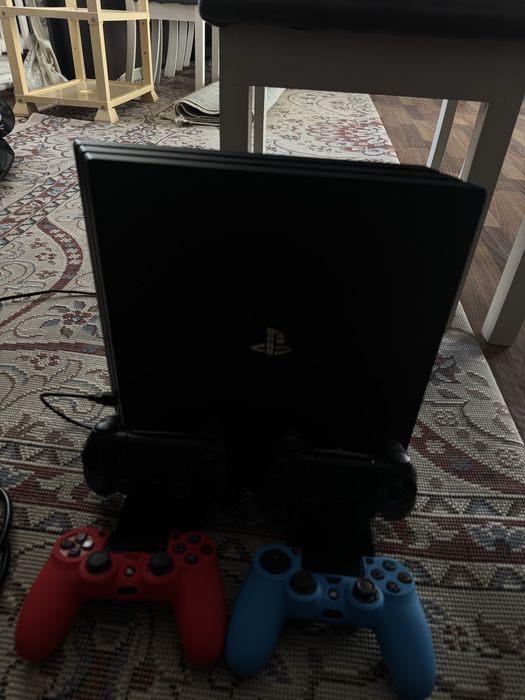 Playstation 4 pro 4 джоустика + подарки