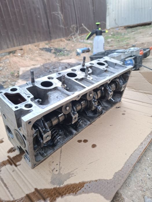 Головка на Рено Сандеро