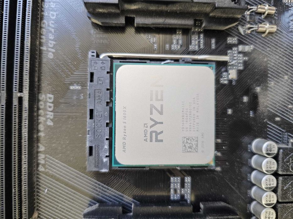 Procesor Ryzen 5 1600x+Placa de baza Gigabyte GA-A320M-S2H+Cooler