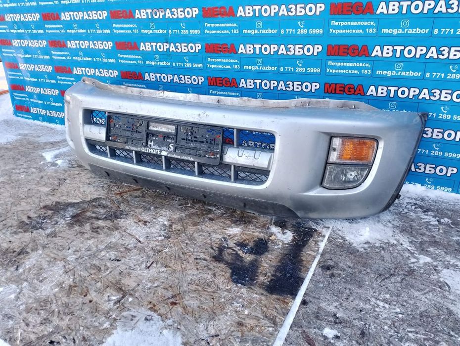 Бампера на Toyota RAV4.