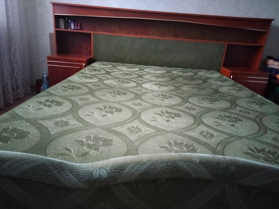 Продам кровать с тумбочками
