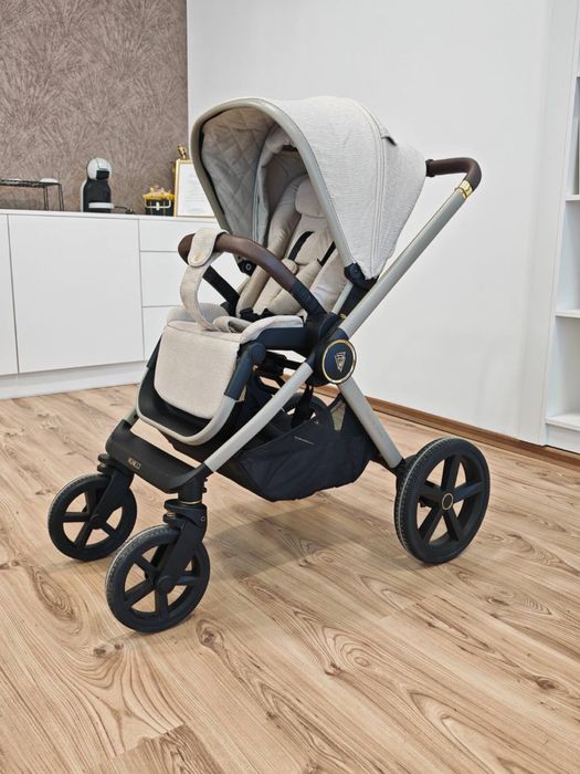 Бебешка количка Venicci