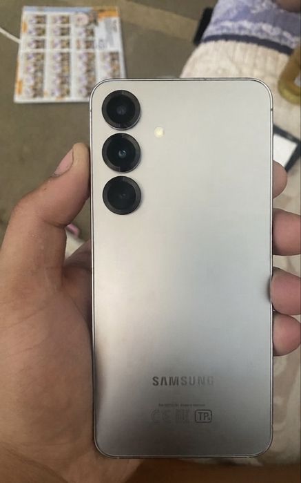 Продам телефон самсунг s25