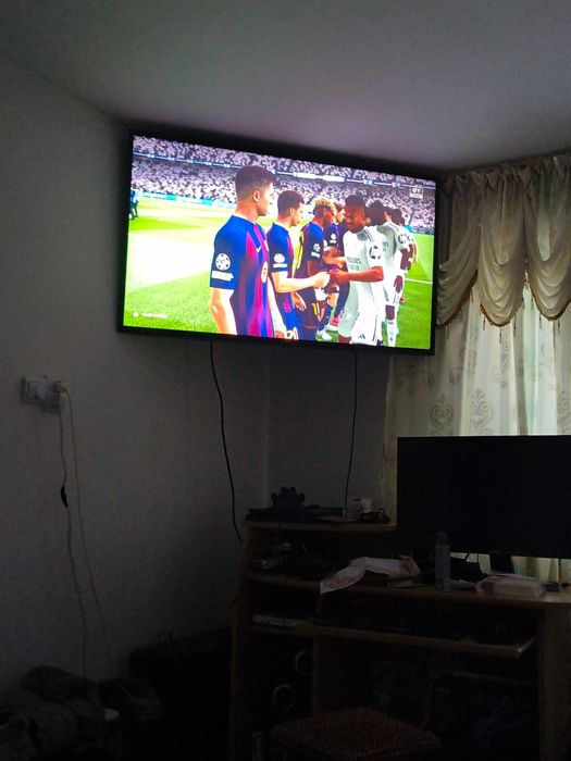 Vând PlayStation 4