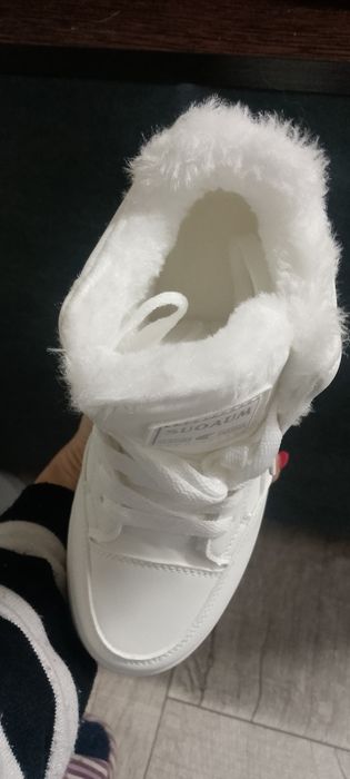 Кроссовки продам