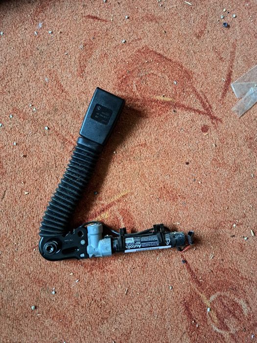 Pretensioner cu capsa pirotehnica centura scaun bmw f10 f11 f01