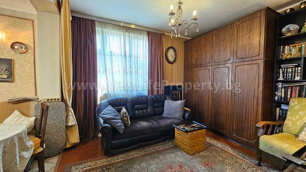 Продава се двуетажна къща в град Средец, област Бургас