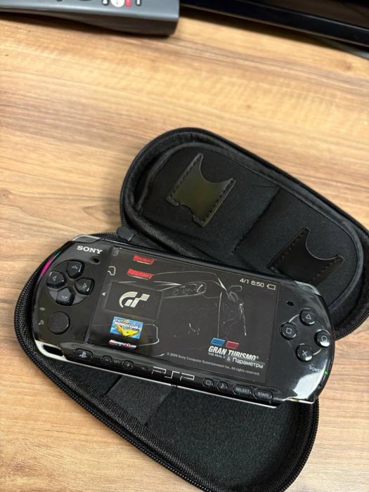 Прошитая PSP с играми, с кейсом