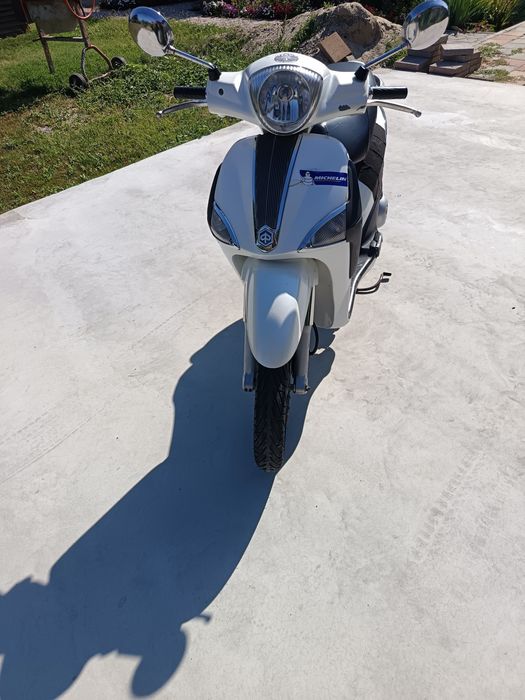 Vând scuter piaggio liberty