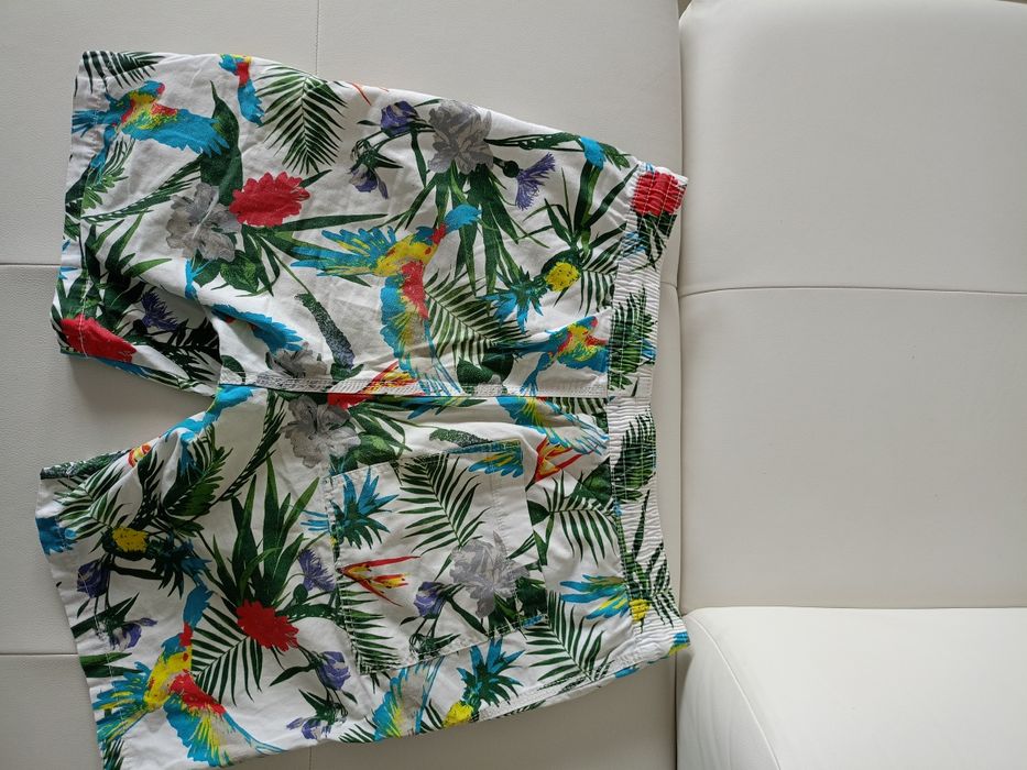 Vând bermude sport bărbătesti,Divided, produs de calitate mărimea L, i