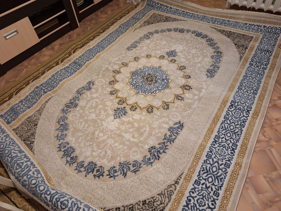 Продам ковер новый