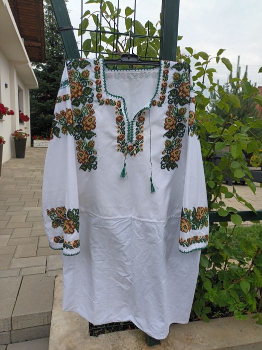 Cămașă national cu mărgele