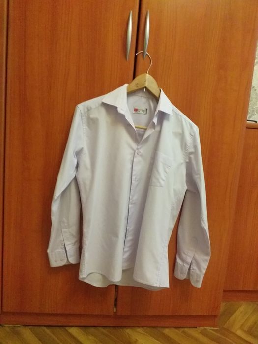 Продаётся мужская рубашка.