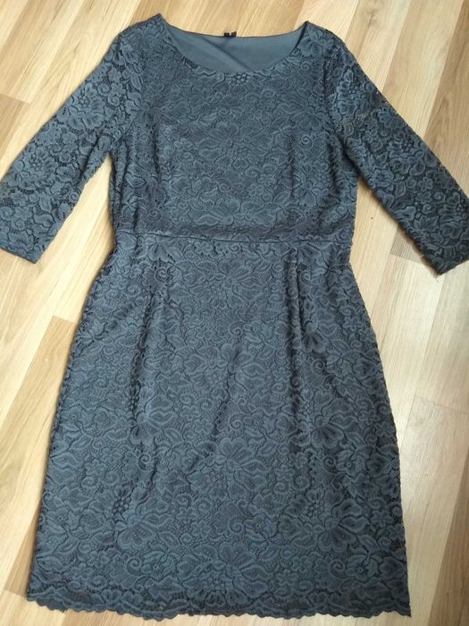 Дантелена рокля с подплата  в прекрасен гълъбово сив цвят