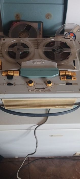 Vind magnetofon Tesla B4 vechi pt colectie