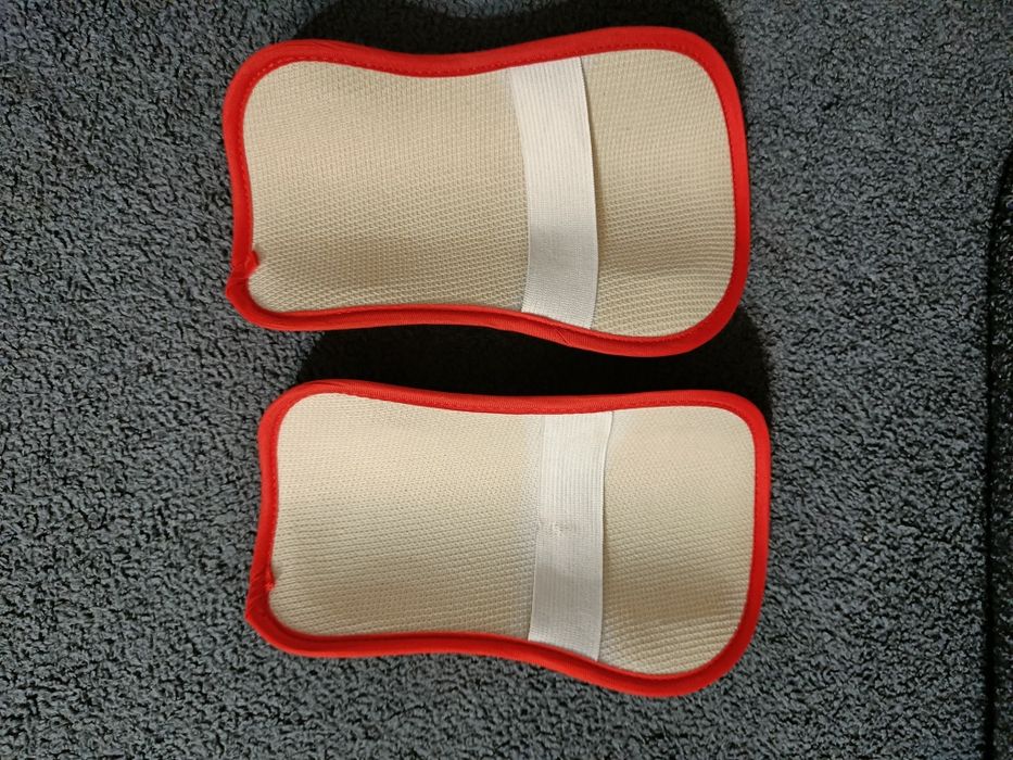 Продаю футбольные щитки