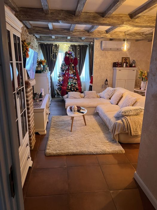 Vand casa deosebita,finalizata 95la suta .