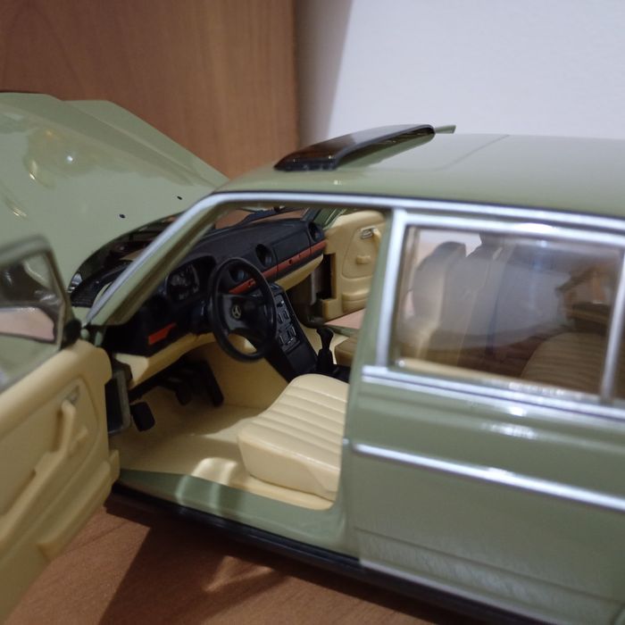 Machetă 1:18 Mercedes -benz W 123.