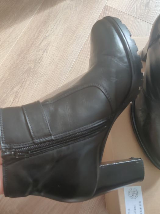 Ghete din piele cu toc