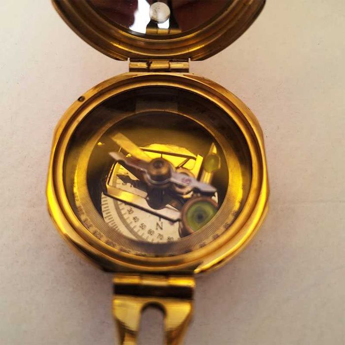 Компас от масивен бронз