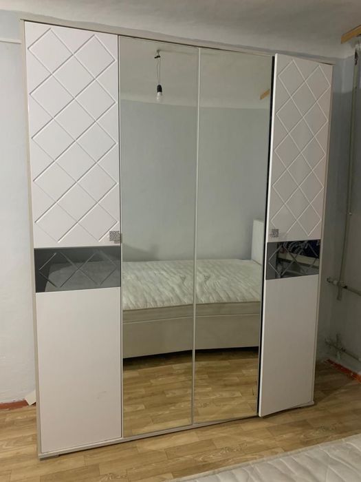 продам шкаф белый для спальный