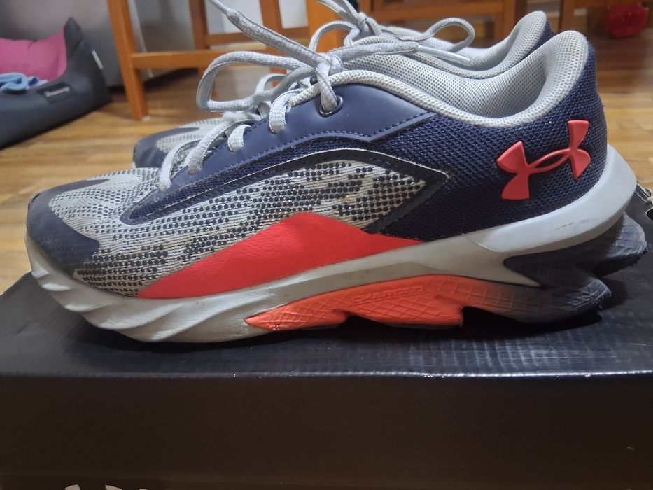 Pantofi sport under armour marimea 40, 25cm