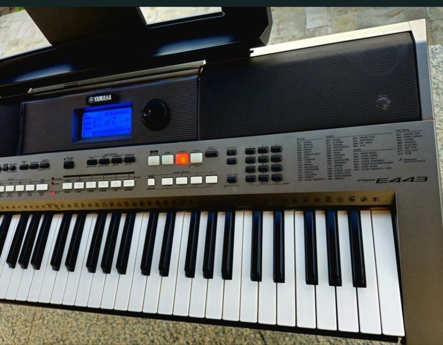 Vând orga Yamaha Psr E 443 cu USB