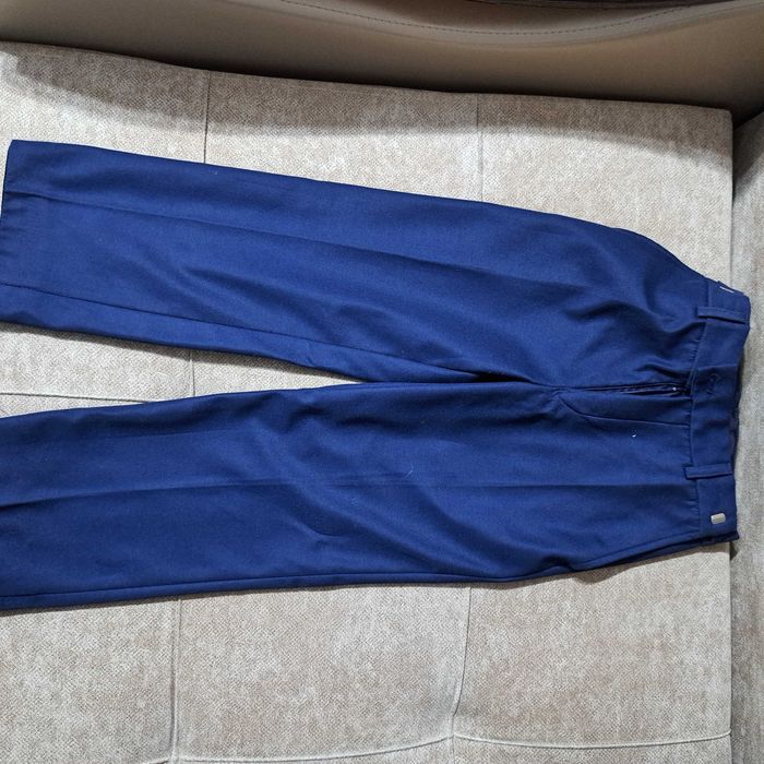 Продам школьный костюм