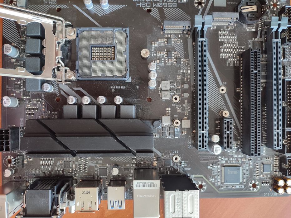 Gigabyte B560M socket 1200
