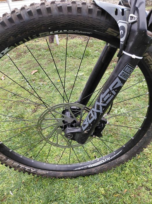 Продавам DH велосипед Commencal Supreme V4 Мулет