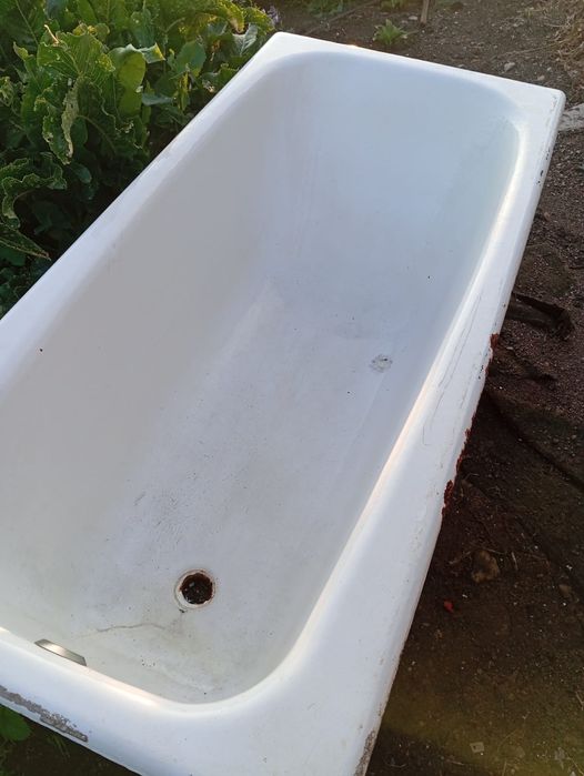 Продам чугунную ванну