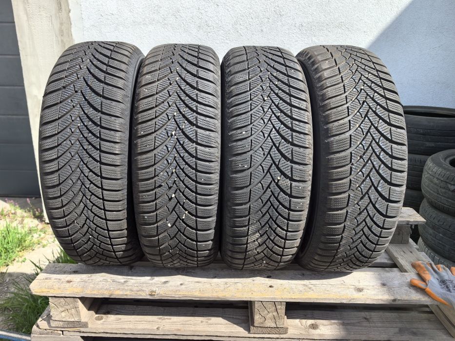 195/65/15 Семперит ДОТ 2024 г - Като нови