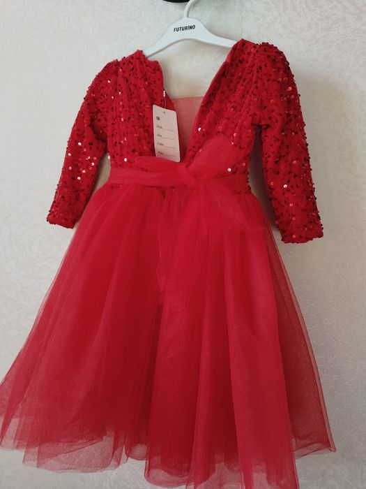 Продаю платье красное, новое