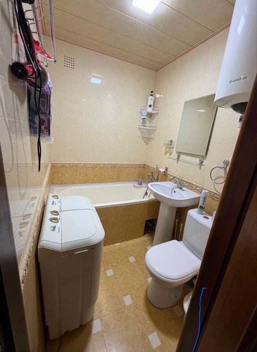 Вогзал худудида жойлашган 2 хонали квартира сотилади