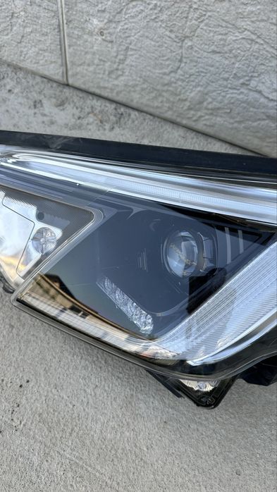 Продам переднюю фару от Forester