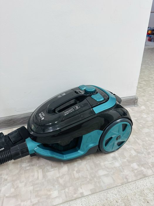 Продам пылесос плохо всасывает.