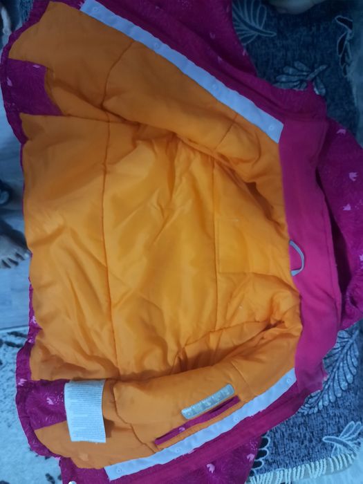 Продам теплую куртку на девочку