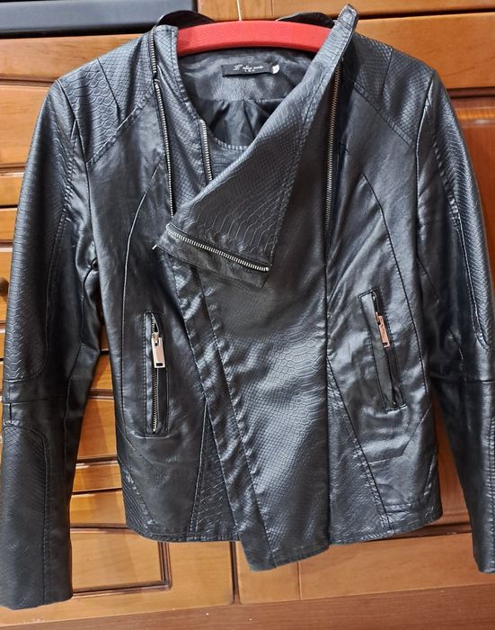 Дамско кожено яке в отлично състояние