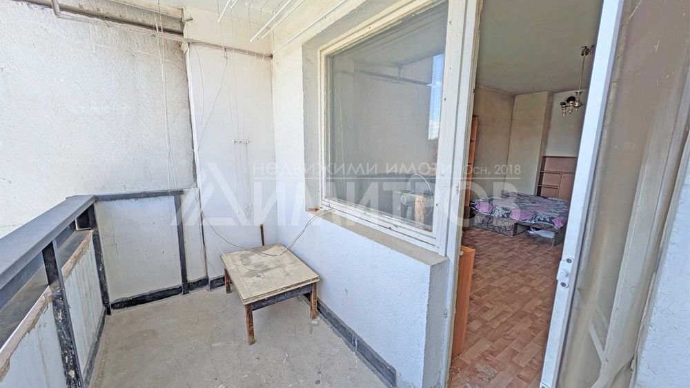 Продава двустаен апартамент 65 кв.м. нисък етаж в гр. Нови пазар.