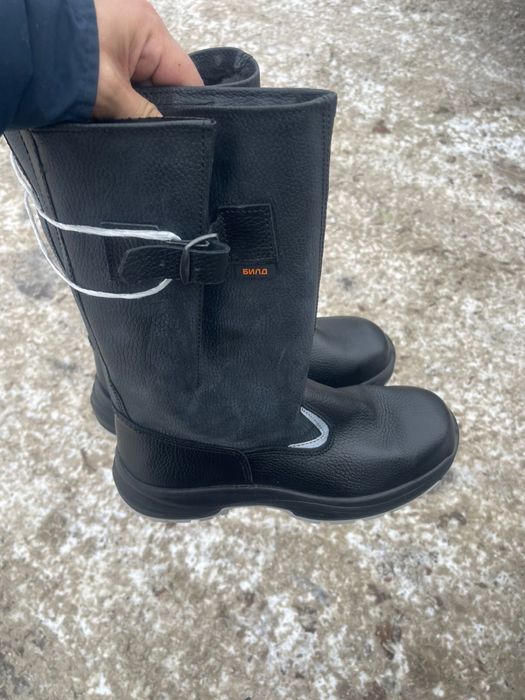 Продаю кожанные сапоги