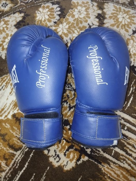 Боксерские перчатки