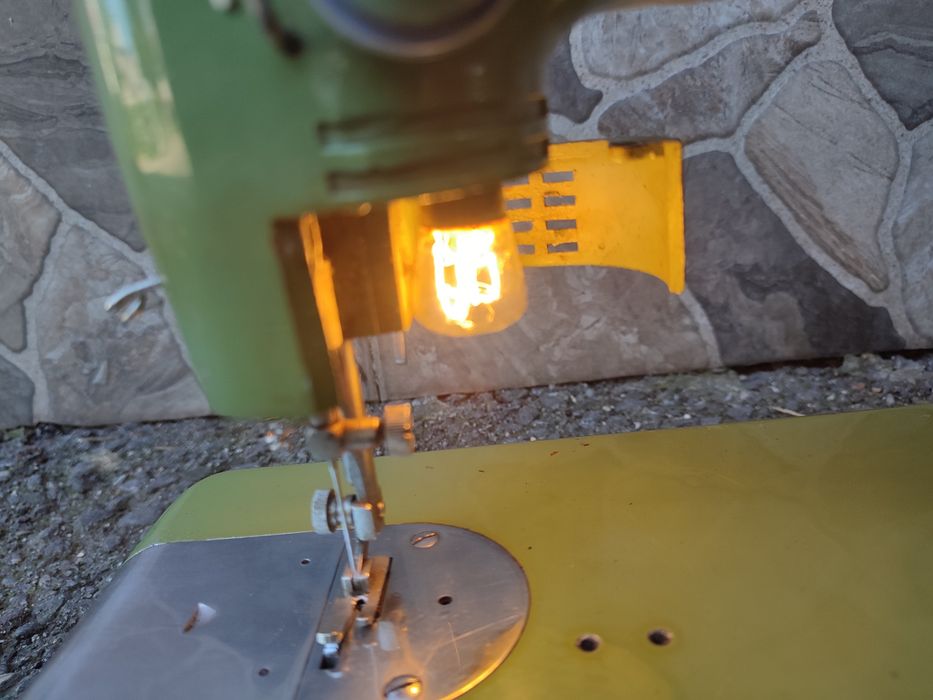 Mașină de cusut electrică Volga