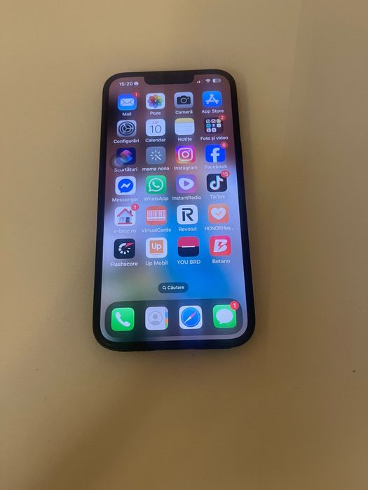 Vand iphone 13 simplu