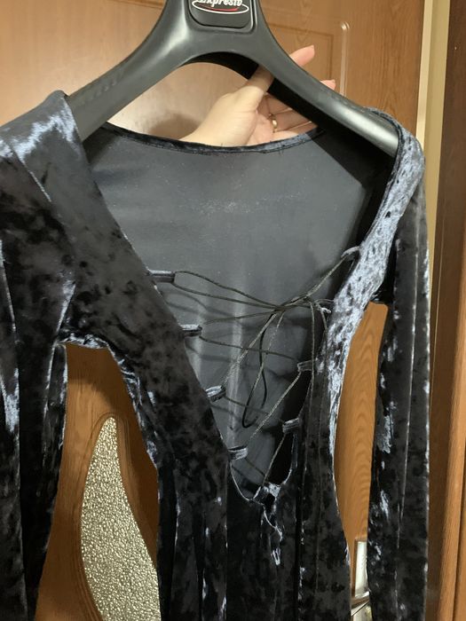 Vand rochita din catifea cu corset