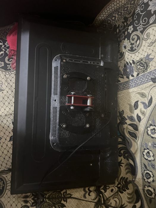 Продам телевизор Elenberk