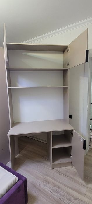 Срочно продам компьютерный стол самовывоз.