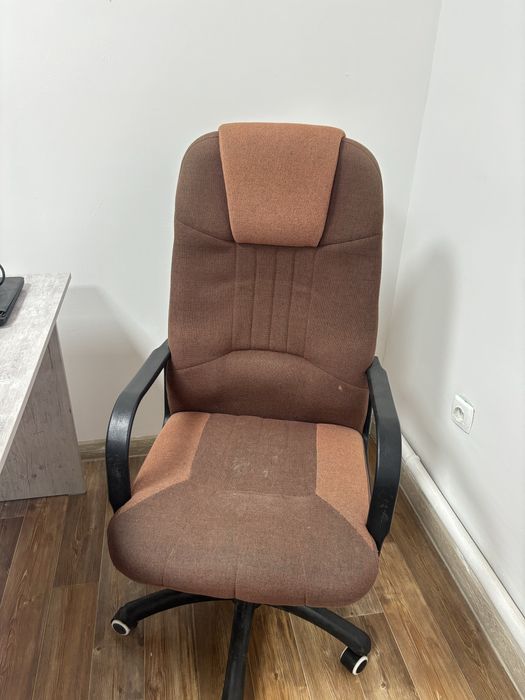 Продаю офисные мебели