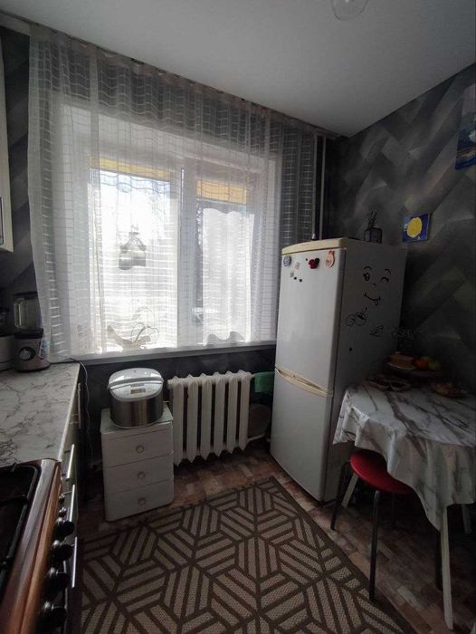 Продам двушку ДК Строитель с ремонтом